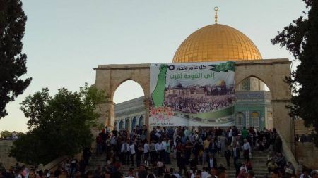90 الف من أهالي القدس يؤدون صلاة العيد في المسجد الاقصى